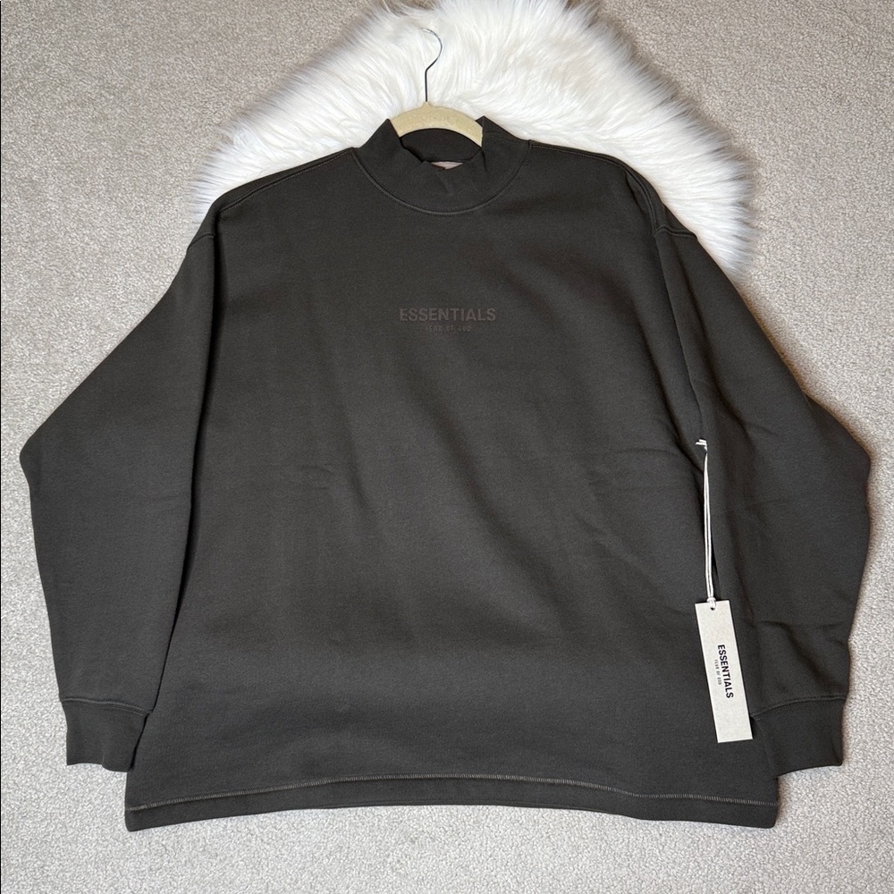 NWT Essentials Fear of God Off Black Relaxed Crewneck Sweatshirt in size XXS